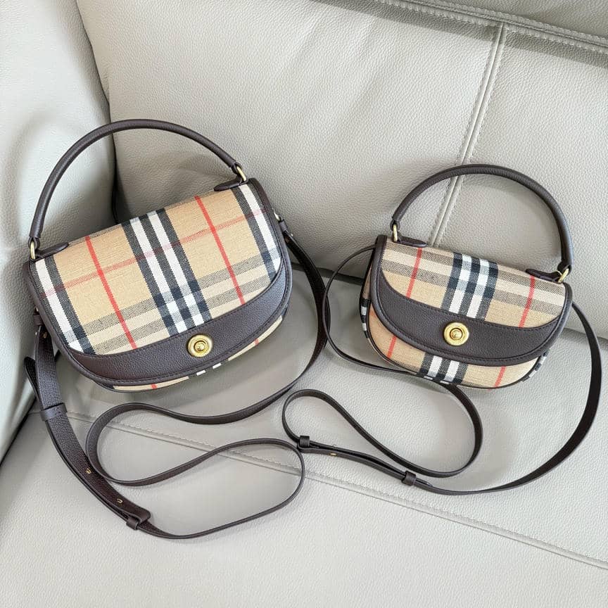Half-moon bag